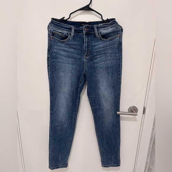 Judy Blue Denim - Judy Blue "Lennon" High Rise Bleach Splash Boyfriend Denim - Dark Mid Wash - 7